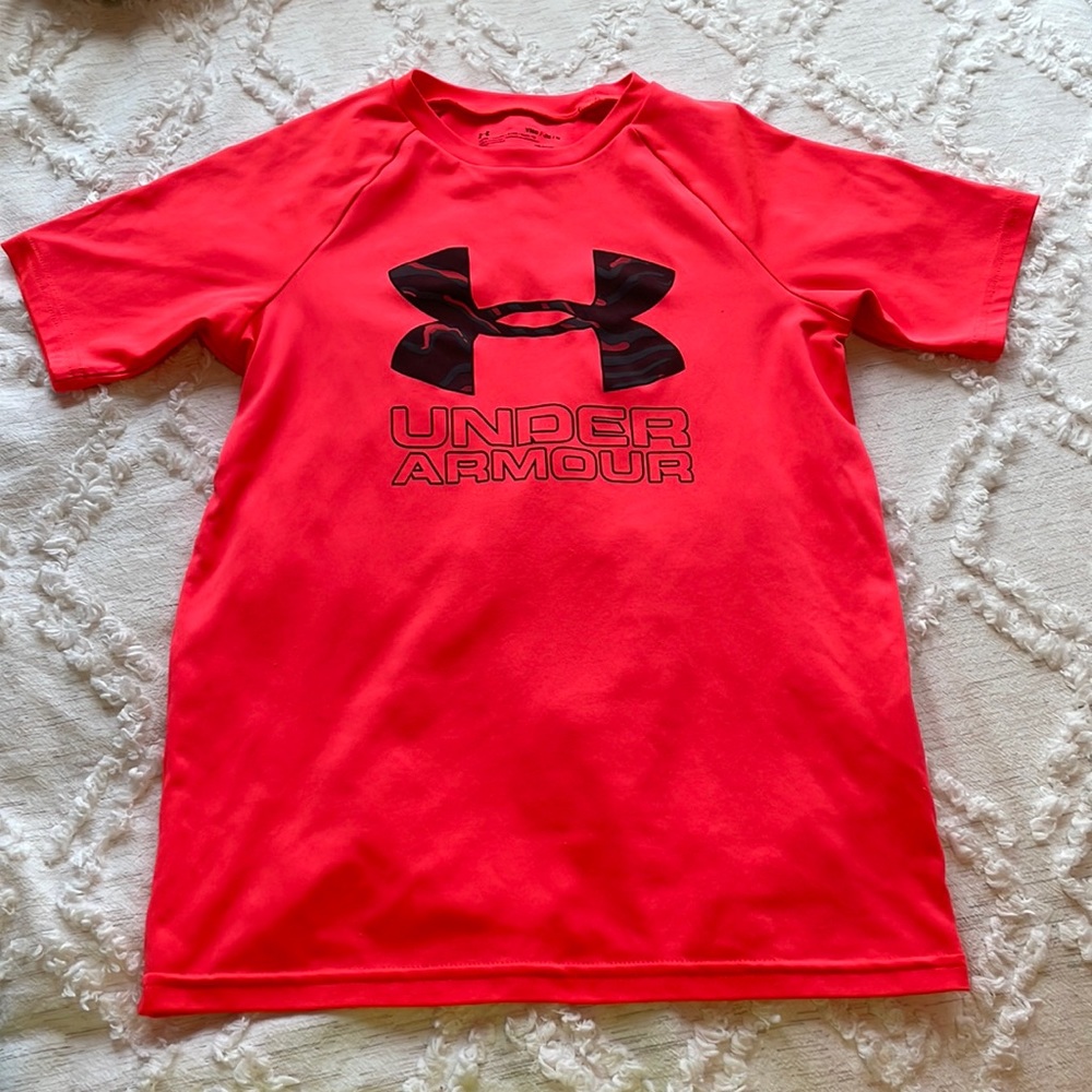 Boys Under Armor Size Medium Loose Orange T-shirt